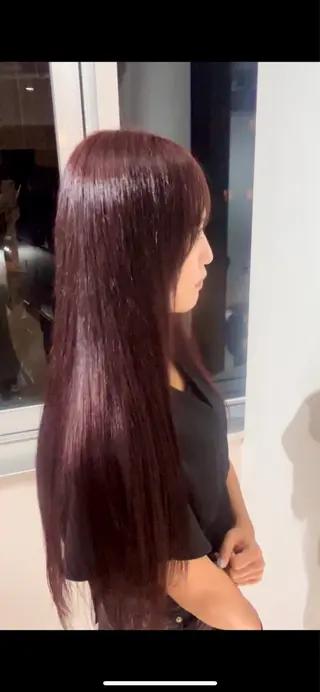 カラー ニトウ レイナのヘアスタイル