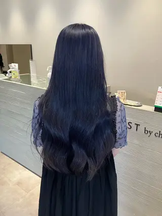 ロング カラー サキ🤍ハイトーン 🩰くびれ巻きヘアのヘアスタイル