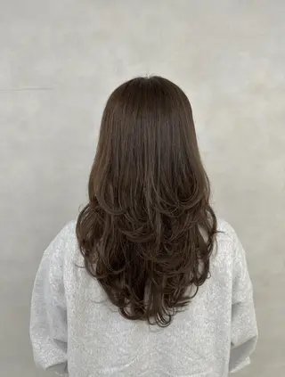 ロング カラー ヘアアレンジ 大人レイヤー& 透明感カラー💄のヘアスタイル