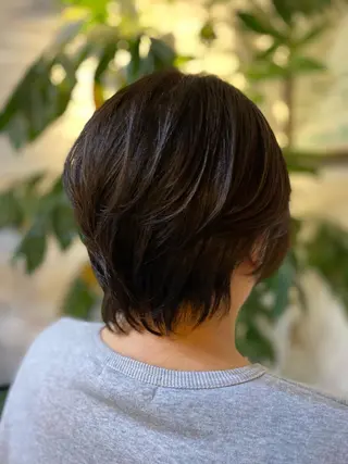 ショート カラー 長濱 俊のヘアスタイル