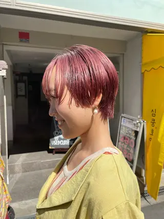 ショート カラー オカモト ミユウのヘアスタイル