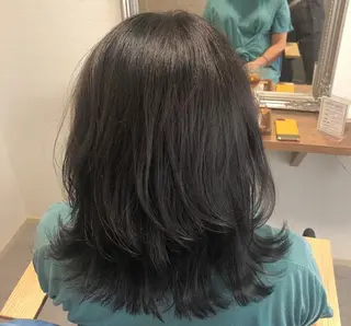 セミロング カラー 金島 青のヘアスタイル