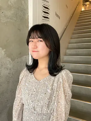 ミディアム カラー 久保田 千尋のヘアスタイル