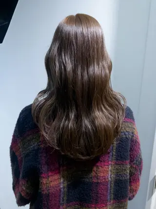 セミロング カラー yiye shioriのヘアスタイル