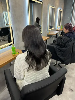 ロング カラー パーマ ヘアアレンジ 透明感ブリーチカラー 🌈TOMOHIROのヘアスタイル