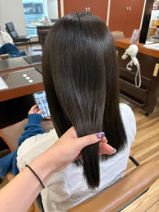 ミディアム カラー スー 髪質改善 レイヤーのヘアスタイル