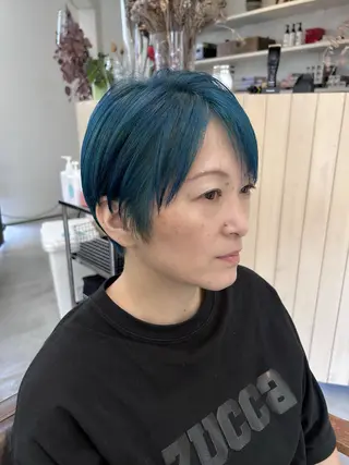 ショート カラー 綿貫 美雪のヘアスタイル