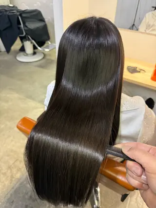 ロング GENIEE/堀江 髪質改善/ハイトーンのヘアスタイル