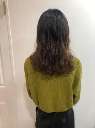 パーマ MIOベージュカラー 柔らかいカラーのヘアスタイル