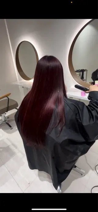 カラー ニトウ レイナのヘアスタイル