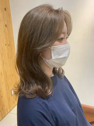 ミディアム CHELSEA所属・安富 舞のヘアスタイル