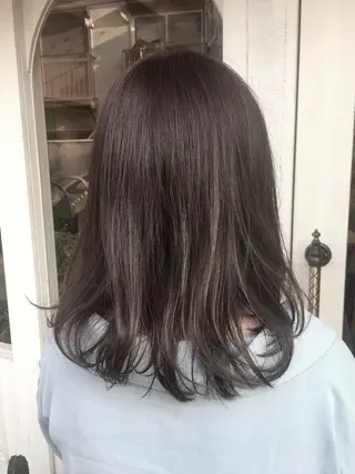 ミディアム カラー よこもり あいのヘアスタイル