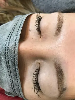 マツエク・マツパ carpe Maraisのヘアスタイル
