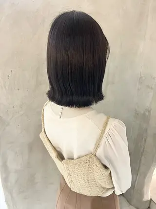 ミディアム 切りっぱなしボブ/ 艶カラー/綾莉のヘアスタイル