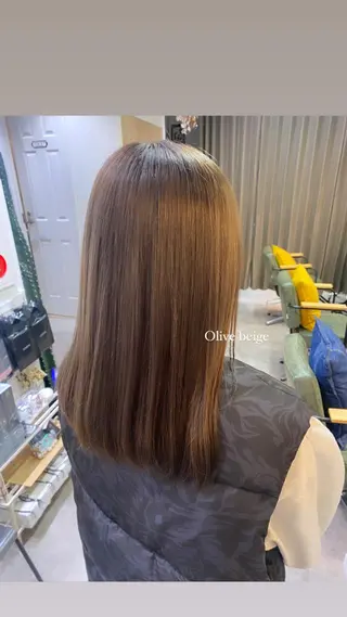 カラー 透けるベージュ/ 艶カラー♡のヘアスタイル