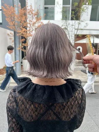 ショート カラー ハイトーンボブ 前田 表参道　グレージュのヘアスタイル