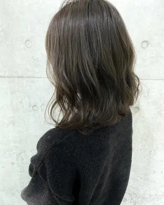 ミディアム 秋月 亜耶のヘアスタイル