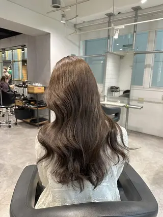 カラー ミルクティーベージュ 🤍Yumeのヘアスタイル