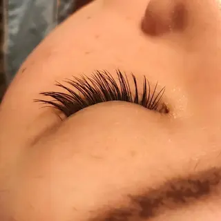マツエク・マツパ UMEDA FIGAROのヘアスタイル