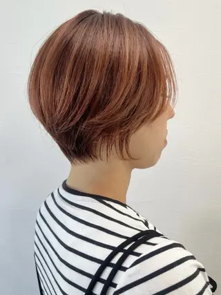 ショート ヒナ/レイヤーカット 艶感ワンカラーのヘアスタイル