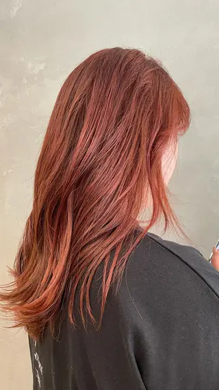 ミディアム カラー 都築 菜美のヘアスタイル