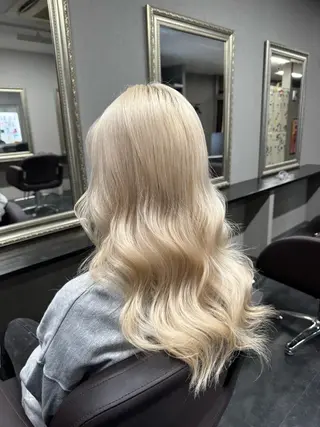 ロング カラー ヘアアレンジ ホワイトカラー/ ピンクベージュにったのヘアスタイル