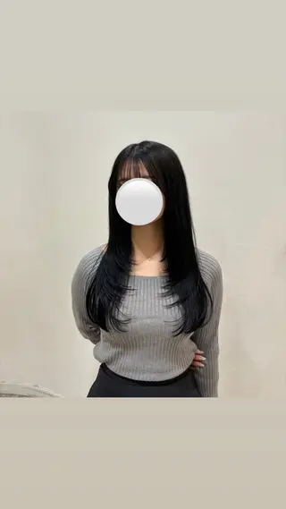 ロング カラー 佐藤 優里のヘアスタイル