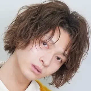 ミディアム パーマ メンズ 丸山 哲史のヘアスタイル