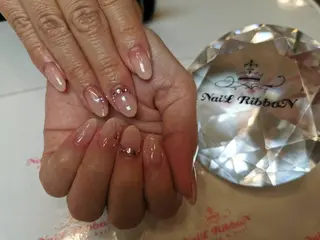 ネイル ネイルリボン 受付スタッフのネイルデザイン