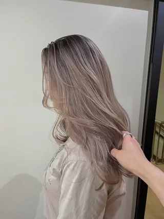 ロング カラー 似合わせベージュ 🍯ayumi🍯のヘアスタイル