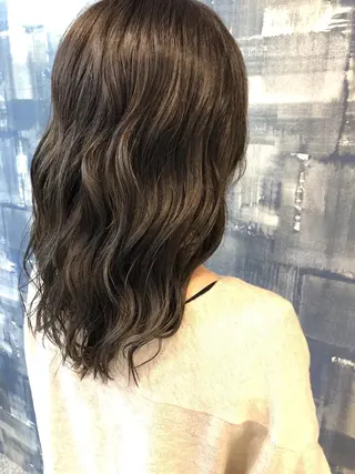 セミロング カラー 日高 香織のヘアスタイル