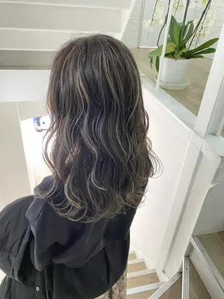 セミロング 岩尾 凪のヘアスタイル
