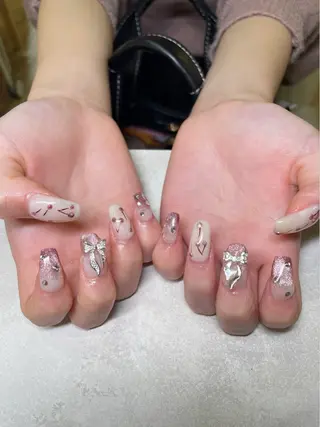 ネイル 楢本 彩耶のネイルデザイン