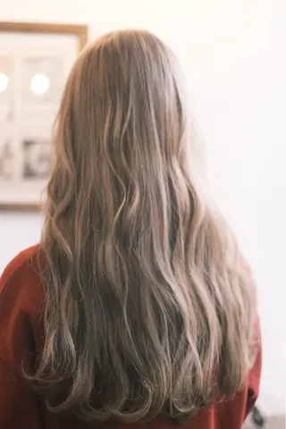 ロング カラー 岩村 夏姫のヘアスタイル