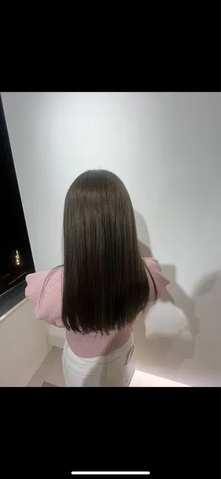 カラー ニトウ レイナのヘアスタイル