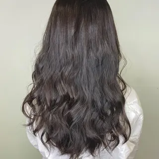 ロング カラー 川上 麻梨阿のヘアスタイル