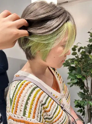 ショート カラー 薄田 珠美のヘアスタイル