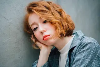 ミディアム 佐藤 香織のヘアスタイル