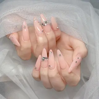 ロング ニュ クインのネイルデザイン