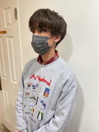 ショート パーマ メンズ MIOベージュカラー 柔らかいカラーのヘアスタイル