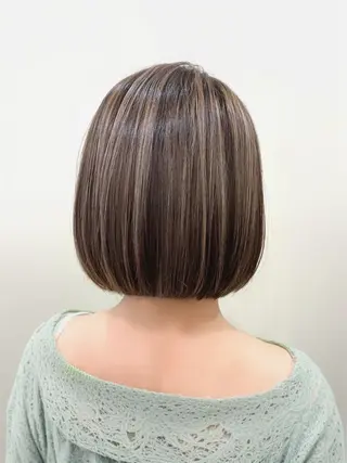 ショート カラー ぱつっとボブ/ 小野あかねのヘアスタイル