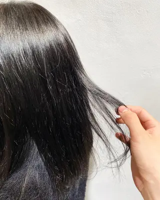 ミディアム レイヤーカット/透 明感カラー/西田祐賀のヘアスタイル