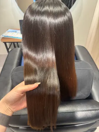 ロング NAVY 橋本心 縮毛矯正のヘアスタイル