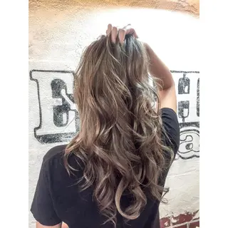 ロング EIGHT plum TOKIOリミテッドのヘアスタイル