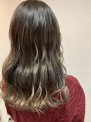 セミロング カラー 蓮見  友里のヘアスタイル