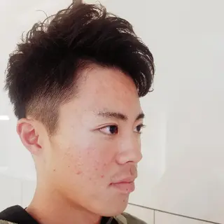ショート パーマ メンズ 内村 純也のヘアスタイル