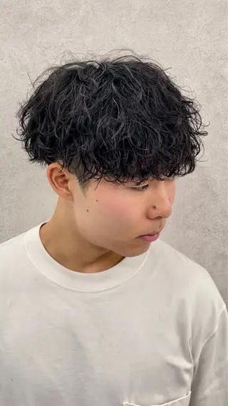 ショート パーマ メンズ 波巻きスパイラル 近藤剛　浦和のヘアスタイル