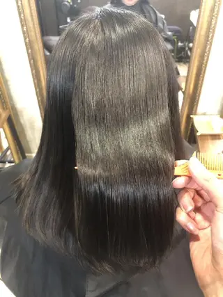 セミロング カラー AnFye une qatllのヘアスタイル