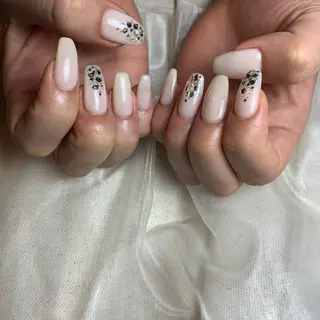 ネイル 里見 麗のネイルデザイン