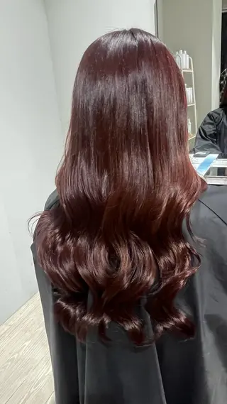 カラー ニトウ レイナのヘアスタイル